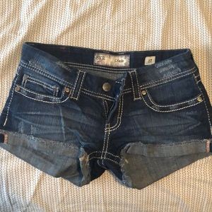 Buckle jean shorts
